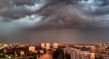 Velika oluja pogodila Hrvatsku, na kopnu munje, grad i jak vjetar, Sisak ostao bez struje