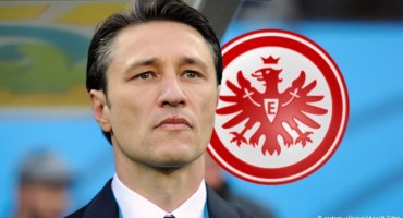 Ludnica u Frankfurtu: Više od 60.000 navijača dočekalo je u središtu Frankfurta nogometaše Eintrachta 