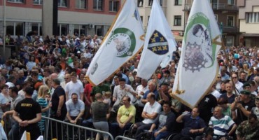 Tisuće ljudi na ulicama podržalo generala osumnjičenog za ratni zločin