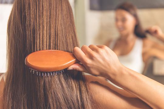 7 razloga zašto ženama pojačano ispada kosa