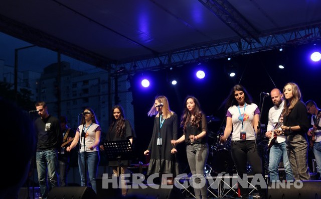 U Mostaru održan veliki koncert duhovne glazbe 'Evo, činim sve novo!'