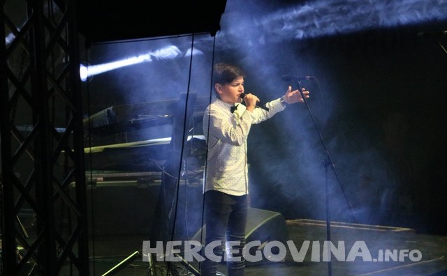 Popularni Dražen Zečić održao veliki  koncert u Ljubuškom
