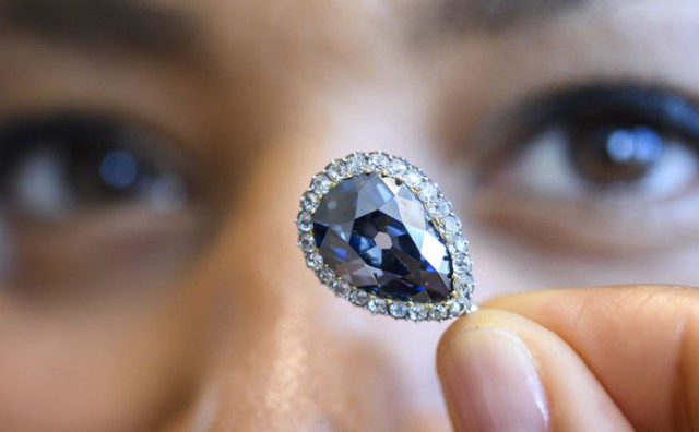 Rijetki plavi dijamant prodan za 6,7 milijuna dolara