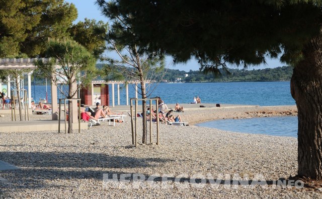 Traži se žena za sezonski rad u Vodicama