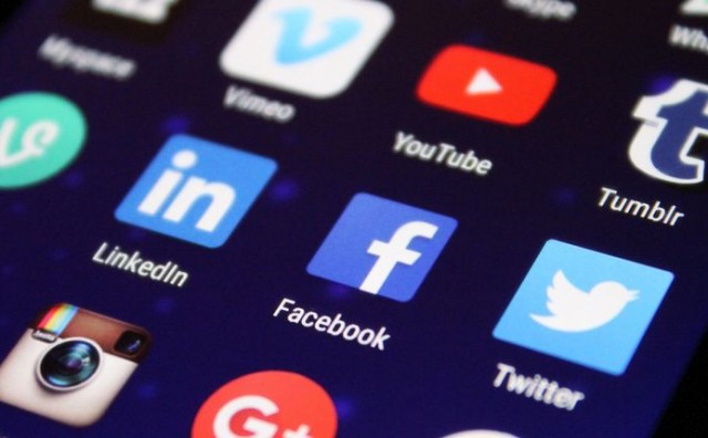 Facebook, Facebook