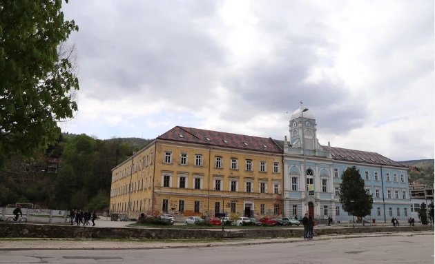 Zgrada travničke Gimnazije mora se vratiti Vrhbosanskoj nadbiskupiji
