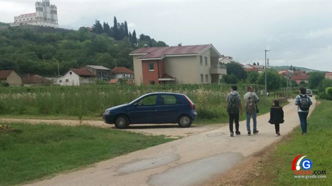 Policija na ulicama: Migranti došli u Grude