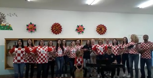 Etno skupina Čuvarice - Bećarac za Vatrene