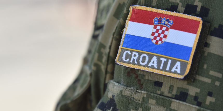 PROSLIJEDILA SNIMKU POTRESA Hrvatska vojnikinja platila novčanu kaznu, prijeti joj i zatvor