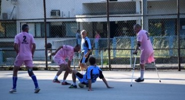 Bata Puljić: Malonogometni TATA MATA u štakama- Danas mi baš nešto i 'ne ide' ustao sam se na - lijevu nogu