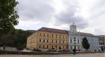 Zgrada travničke Gimnazije mora se vratiti Vrhbosanskoj nadbiskupiji