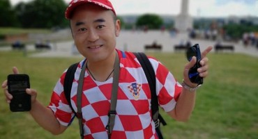 Japanac vatreni navijač: Promašio državu i sa Hrvatskim dresom se slikao u Beogradu