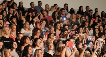 Pogledajte kako je bilo sinoć na koncertu Željka Joksimovića u Mostaru