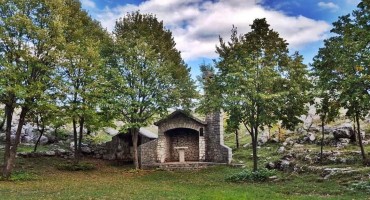 Misište – Služena sveta misa u starom svetištu na Bilima