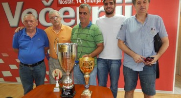 Igrači koji predstavljaju Francusku i Norvešku u ovoj igri su Mostarci! Ovaj grad živi uz tavlu