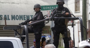 Politička ubojstva uzdrmala zemlju: Gradonačelnik likvidiran, u napadu ranjena i njegova supruga