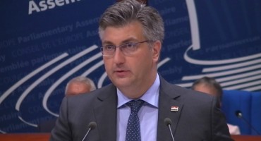 Novi pokušaj vrijeđanja Hrvatske u Vijeću Europe: Plenković odbrusio Šešeljevu sinu da jabuka ne pada daleko od stabla