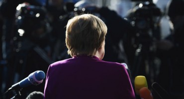Sastanak koalicijskih partnera završio u tišini: Merkel zbog migranata pod velikim pritiskom
