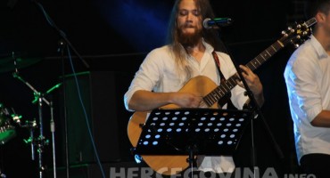 Pogledajte kako je bilo na koncertu Mladena Grdovića u Bijelom Polju kod Mostara