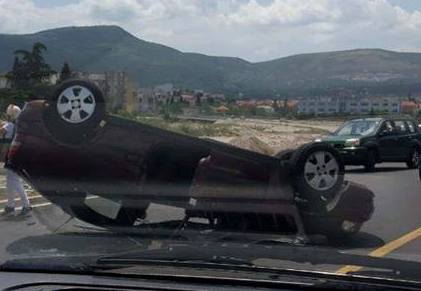 Mostar: Teška prometna nesreća na novom mostu Avenija-Sutina. 