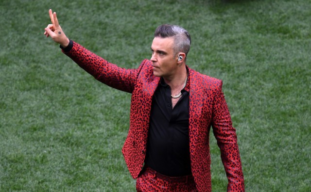 Naplatit će mu nepristojno ponašanje: Robbie Williams psovao i kameri pokazao srednji prst
