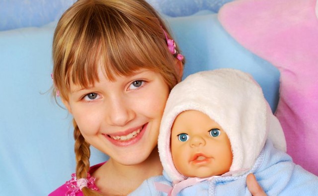 Djeca koja drže lutke u lijevoj ruci su pametnija i društvenija  