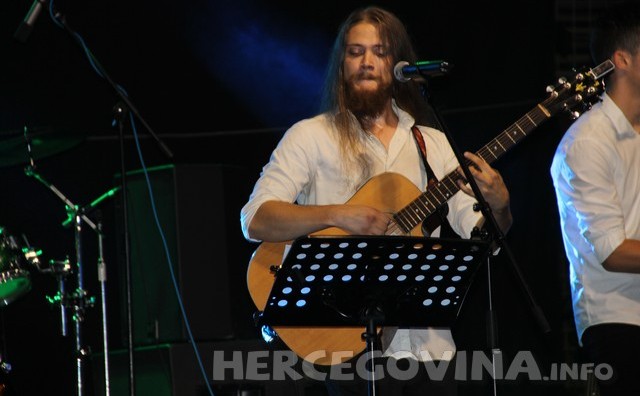 Tamburaški sastav Romansa 'zagrijao' Bjelopoljce i njihove goste pred Grdovićev koncert