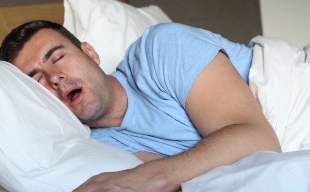 Slinite u snu? Evo kako zaustaviti neugodnu noćnu naviku