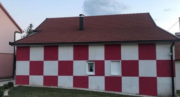Samo u Hercegovini: Kuća obojena u Hrvatske kockice