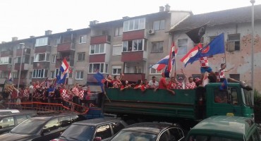 Slavlje na ulicama Rame nakon utakmice Hrvatska-Francuska