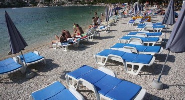 Ako nećete iznajmiti ležaljku, uskoro nećete moći na plažu... 