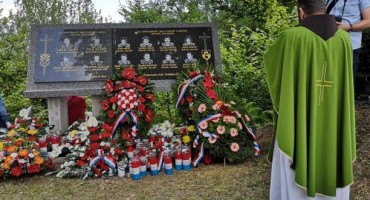 spomen ploča, podizanje spomen obilježja, Jablanica