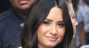 Demi Lovato se oporavlja, a prijatelji su zabrinuti: 'Opet uzima drogu u velikim količinama'
