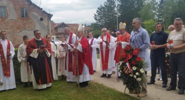 General Glasnović na Danu mučenika u Drvaru