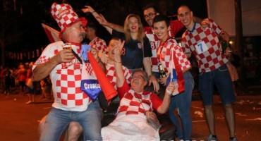 Prekrasna navijačka priča iz Mostara: I staro i mlado u kockicama