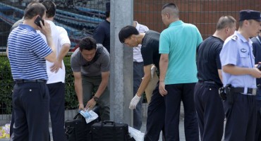 Drama ispred američkog veleposlanstva u Pekingu: Žena se pokušala zapaliti?