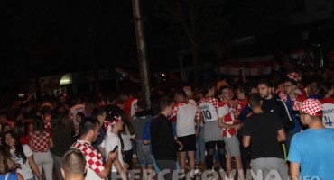 Pogledajte kako navijači u Mostaru pjevaju Divi Grabovčevoj