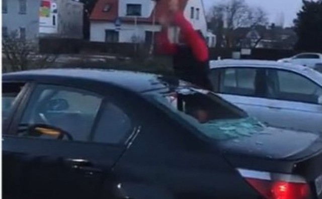 Šokantno: Bosanac u Austriji lopatom uništio parkiranog BMW-a