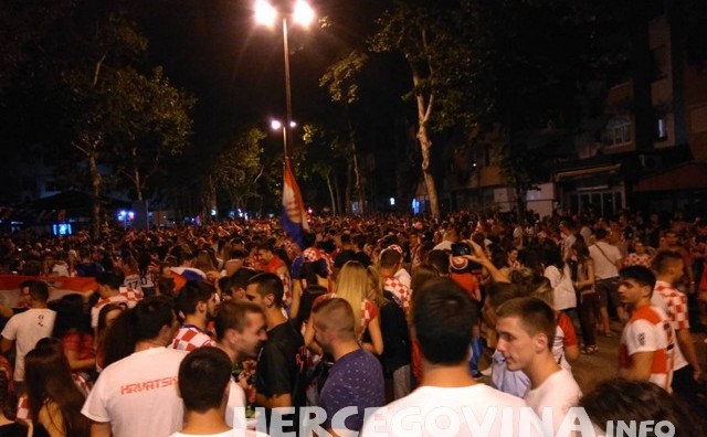 Ludnica nad ludnicama u Mostaru nakon pobjede Hrvatske nad Rusijom