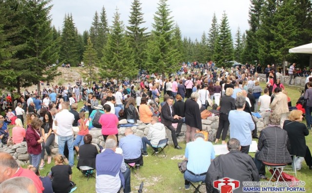 Tisuće vjernika na Kedžari proslavilo 'Divin dan'