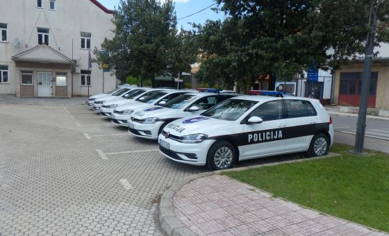 NASILJE U OBITELJI Suspendirani policajac u Grudama ponovno napao suprugu, pa pobjegao preko granice