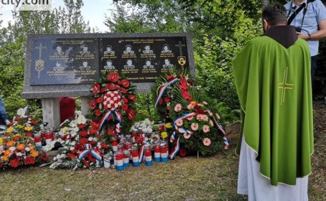 Otkrivena spomen ploča hrvatskim braniteljima stradalim na jablaničkoj bojišnici