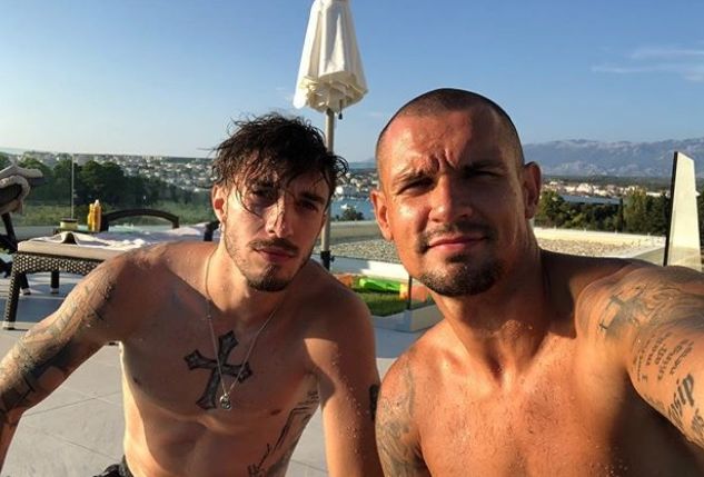 Vatreni se i dalje odmaraju: Lovren i Vrsaljko pozirali zajedno