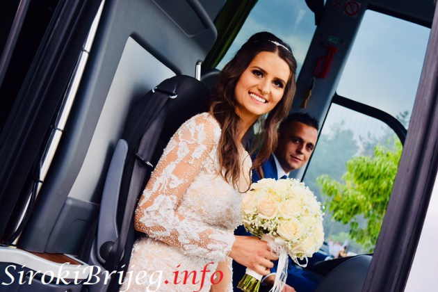 Široki Brijeg: Mladenci došli na vjenčanje autobusom