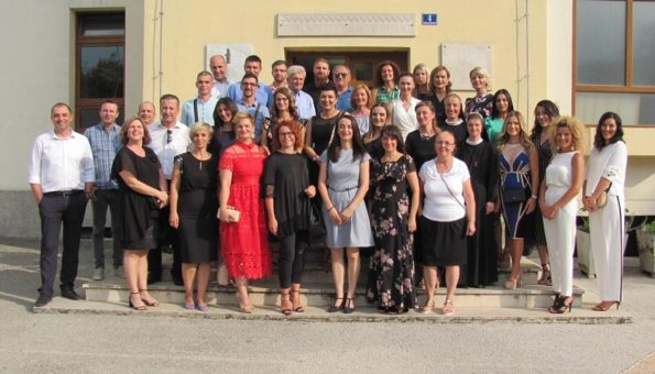 Ljubuški: Gimnazijalci proslavili 20 godina mature