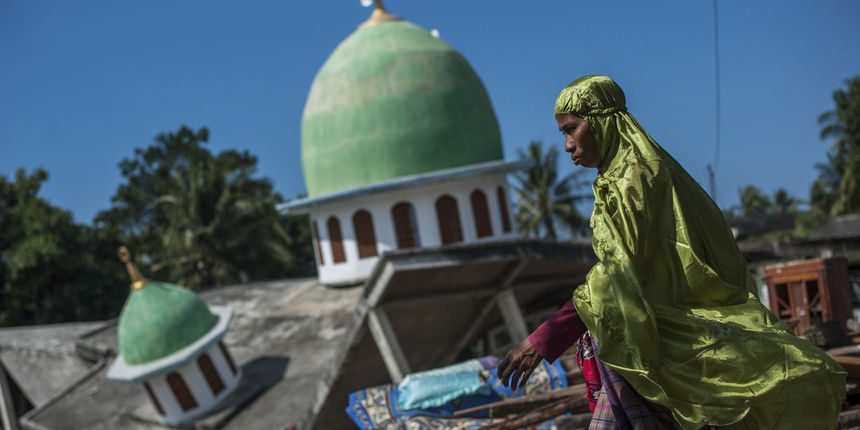 Broj žrtava u Indoneziji prešao 400: Tisuće prestravljenih turista bježe s otoka
