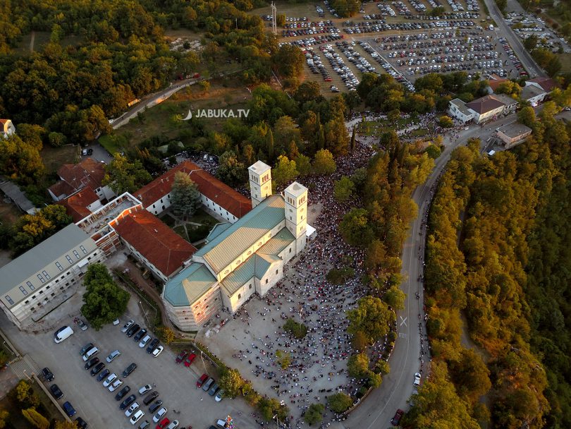 Program devetnica i svetkovine Velike Gospe: Don Damir Stojić na uočnicu u Širokom Brijegu