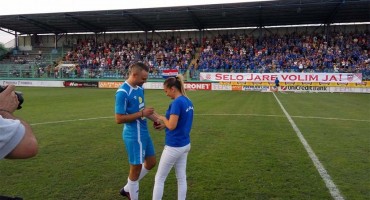 Prosidba na Pecari: Danijel Bevanda igrač MZ Jare zaprosio svoju djevojku Martinu Markić
