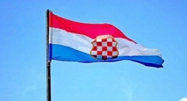 U Žepču zapaljena zastava hrvatskog naroda