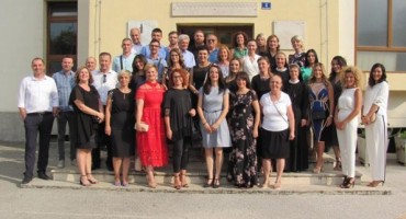 Ljubuški: Gimnazijalci proslavili 20 godina mature